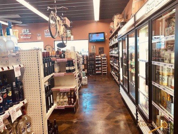 The Pit Stop: 8034 Stagestop Rd, Summerset, SD 57718